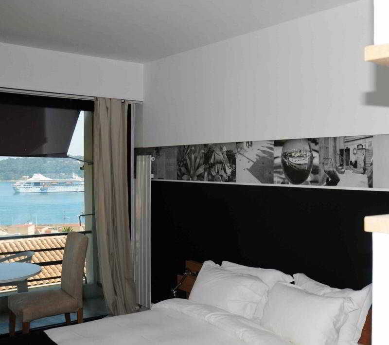 Le Versailles Hotel 3*