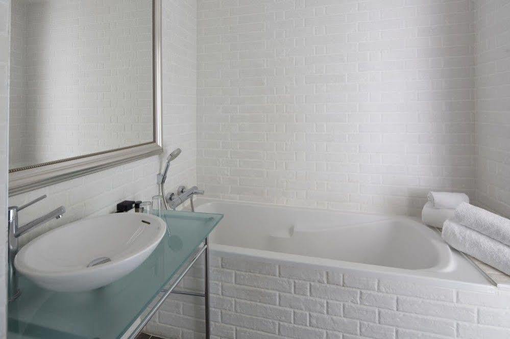 Le Versailles 3*